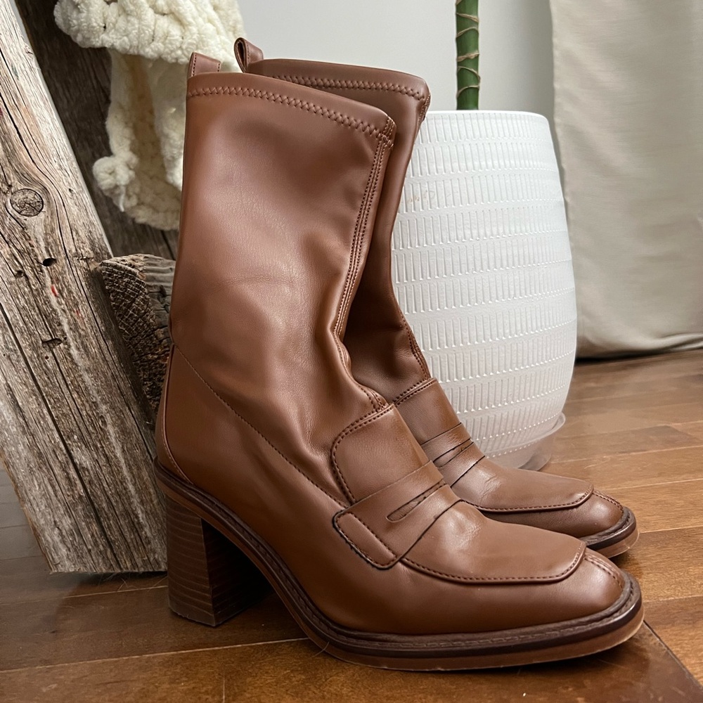 Mid calf, soft, made in Italy boots